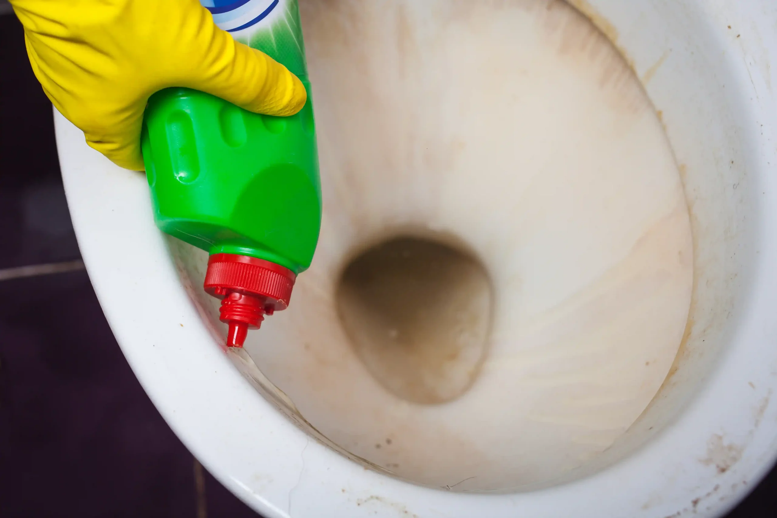 pulire wc incrostato